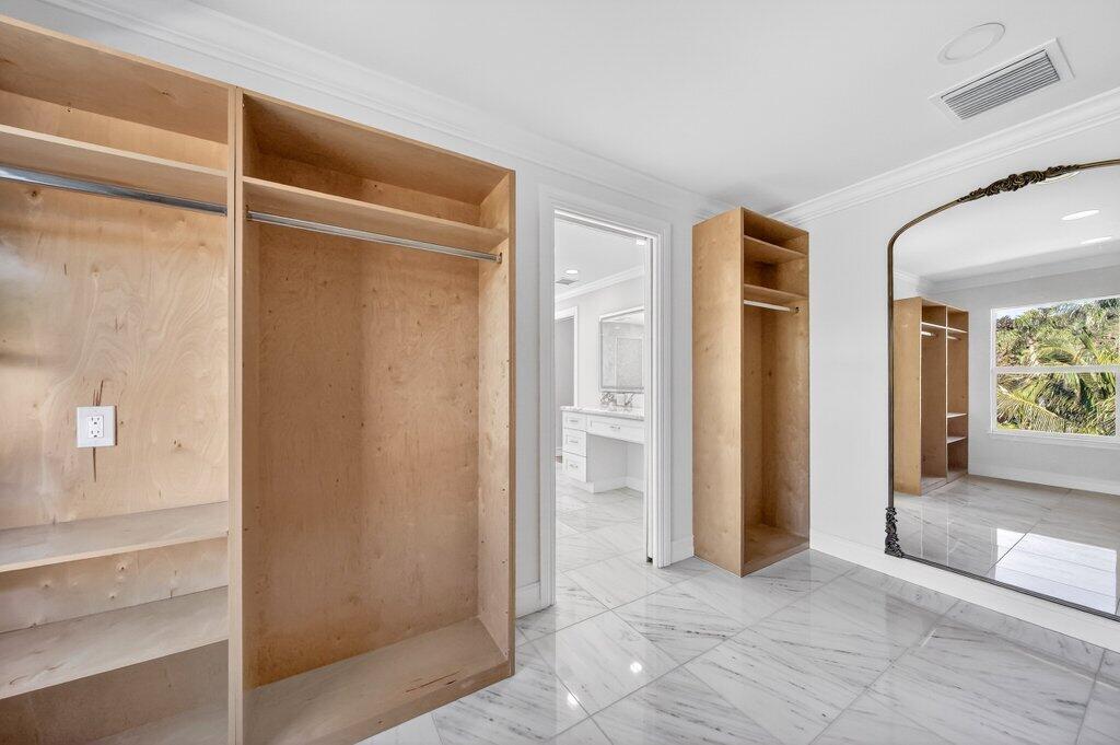 37 East High Point Road Sewall's Point, FL 34996 - Photo 35 of 58 primarycloset2.jpg-SMALL