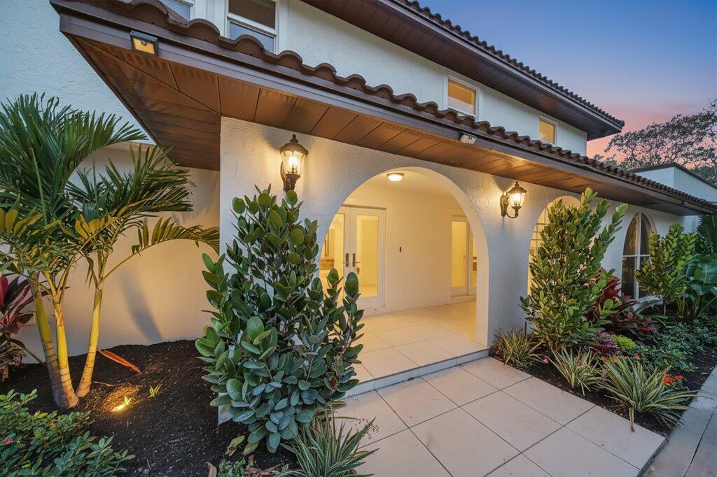 37 East High Point Road Sewall's Point, FL 34996 - Photo 4 of 58 twilight2.jpg-SMALL