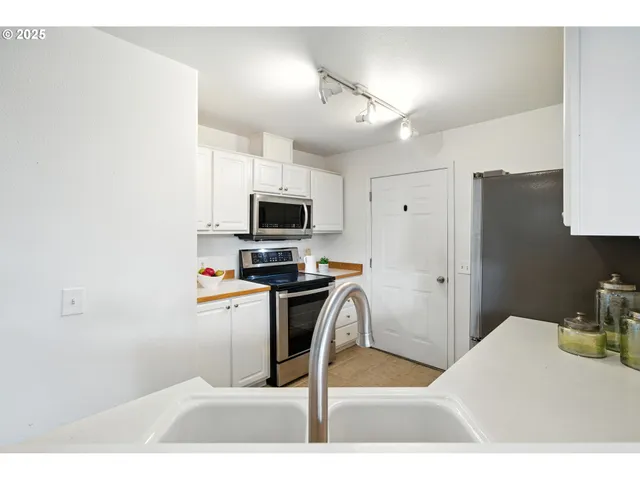 $325,000 | 16248 Southwest Audubon Street, Unit 101, Beaverton, OR 97003