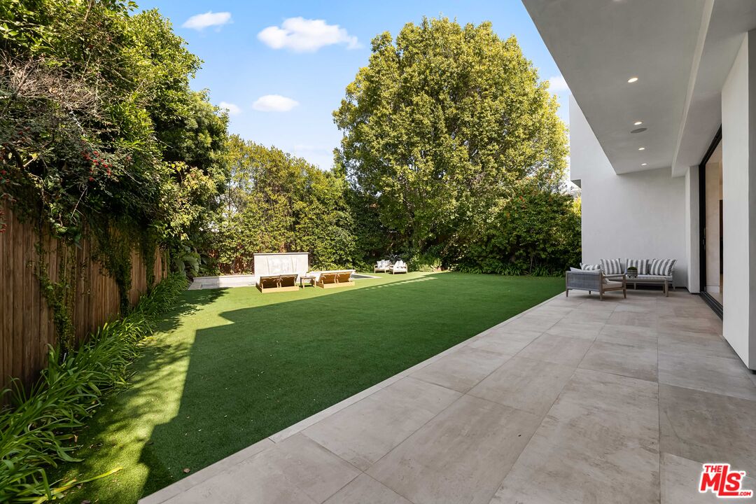 12119 Travis Street Los Angeles, CA 90049 - Photo 26 of 26 a view of a garden with large trees