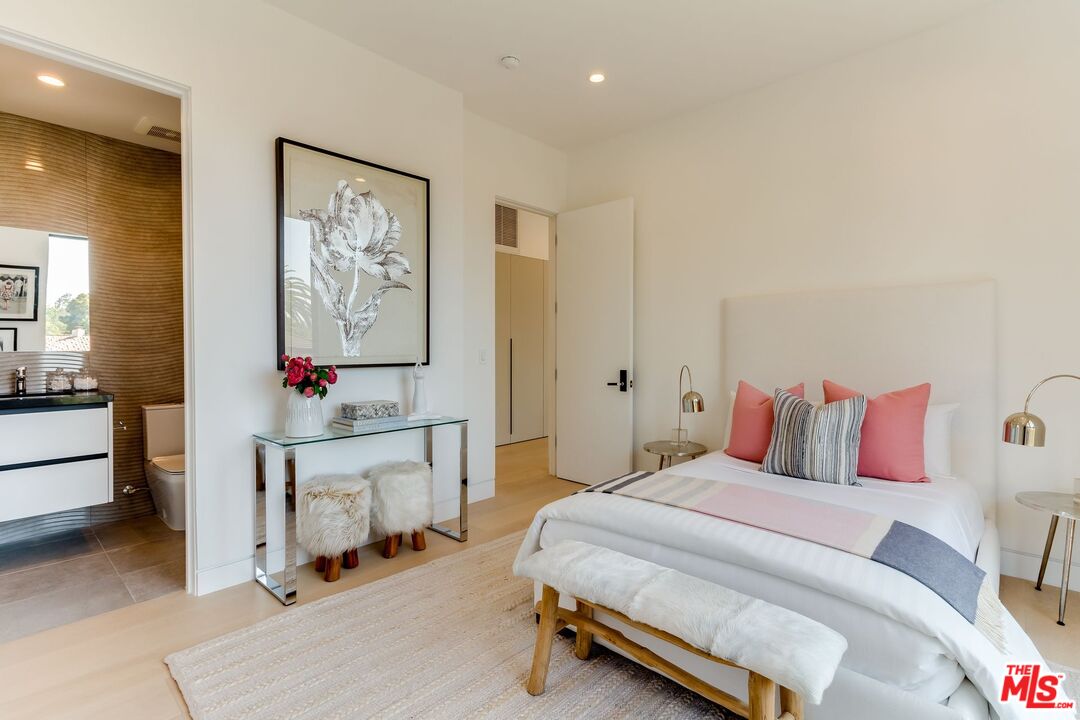 12119 Travis Street Los Angeles, CA 90049 - Photo 10 of 26 a bedroom with a bed and a desk