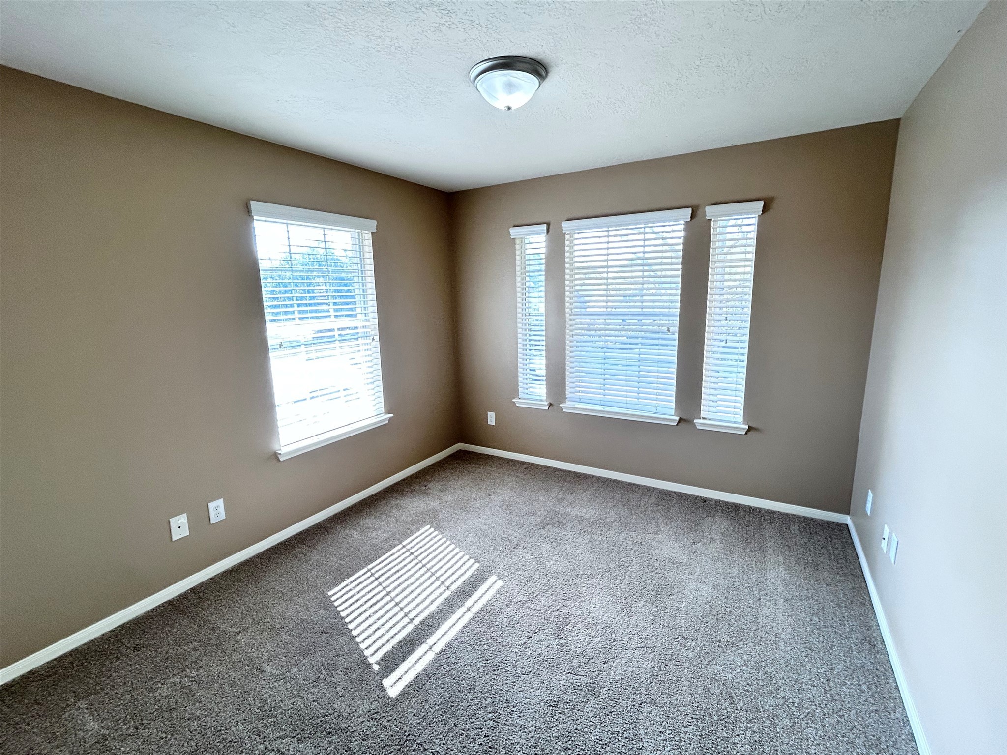 3411 Bay Breeze Drive Seabrook, TX 77586 - Photo 31 of 46 an empty room with windows