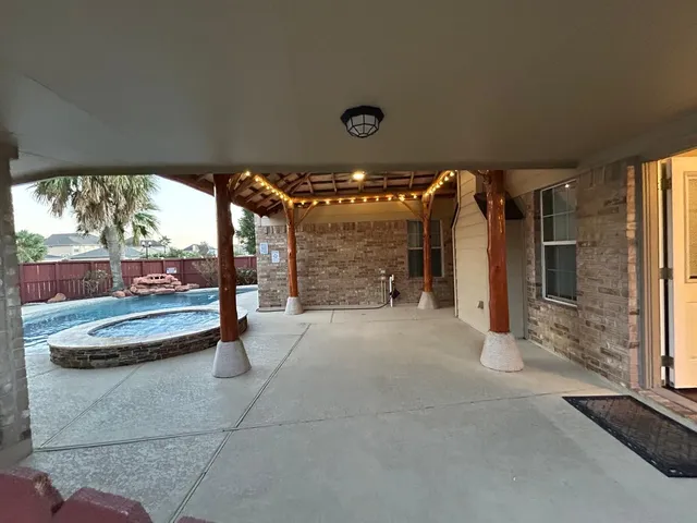 $3,850 | 3411 Bay Breeze Drive, Seabrook, TX 77586