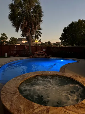 $3,850 | 3411 Bay Breeze Drive, Seabrook, TX 77586