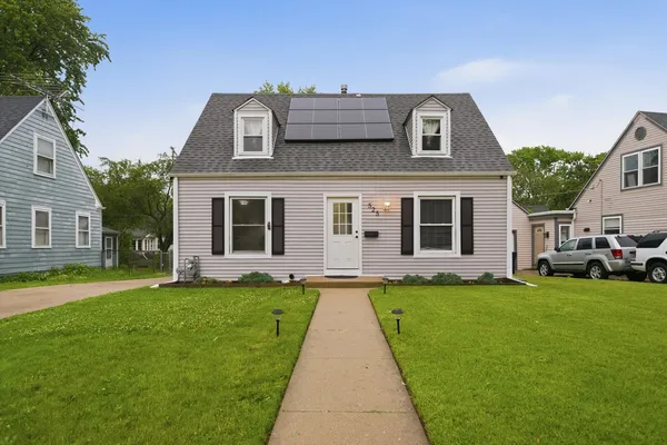 $289,900 | 525 Sunset Drive, Elgin, IL 60123