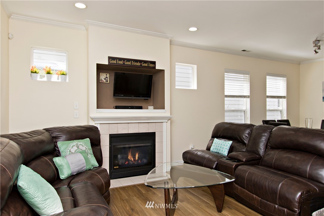 34803 Southeast Ridge Street Snoqualmie, WA 98065 - Photo 3 of 24 Gallery Image 3