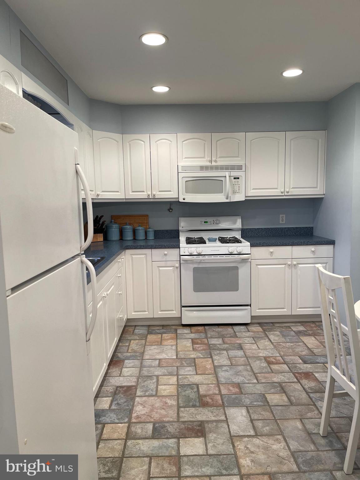 6422 Meriwether Lane Springfield, VA 22150 - Photo 11 of 36 Kitchen with lots of storage