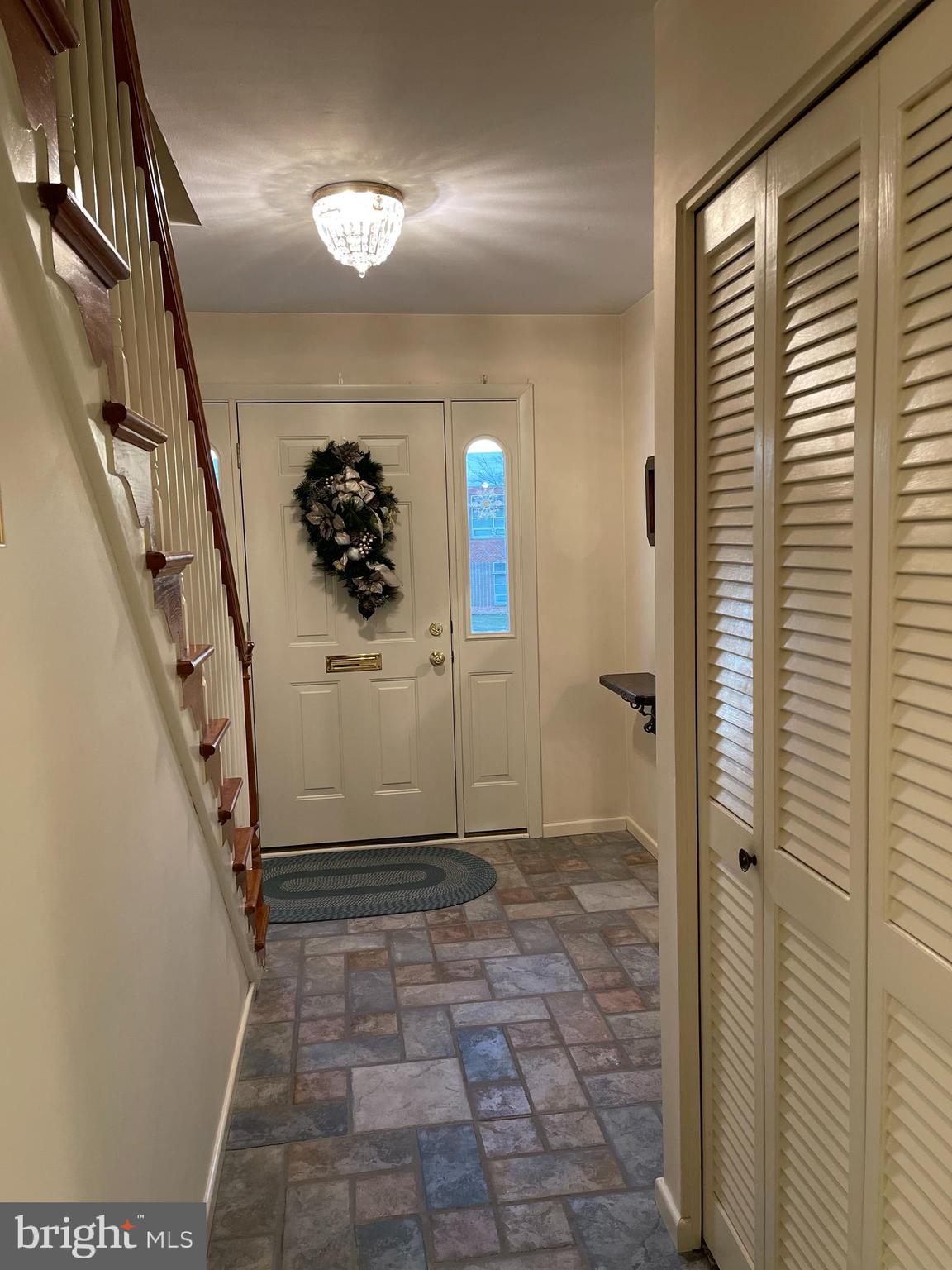6422 Meriwether Lane Springfield, VA 22150 - Photo 4 of 36 Foyer