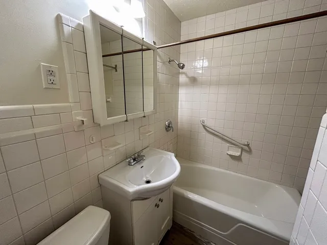 $3,000 | 1911 River Street, Unit 2, Boston, MA 02136