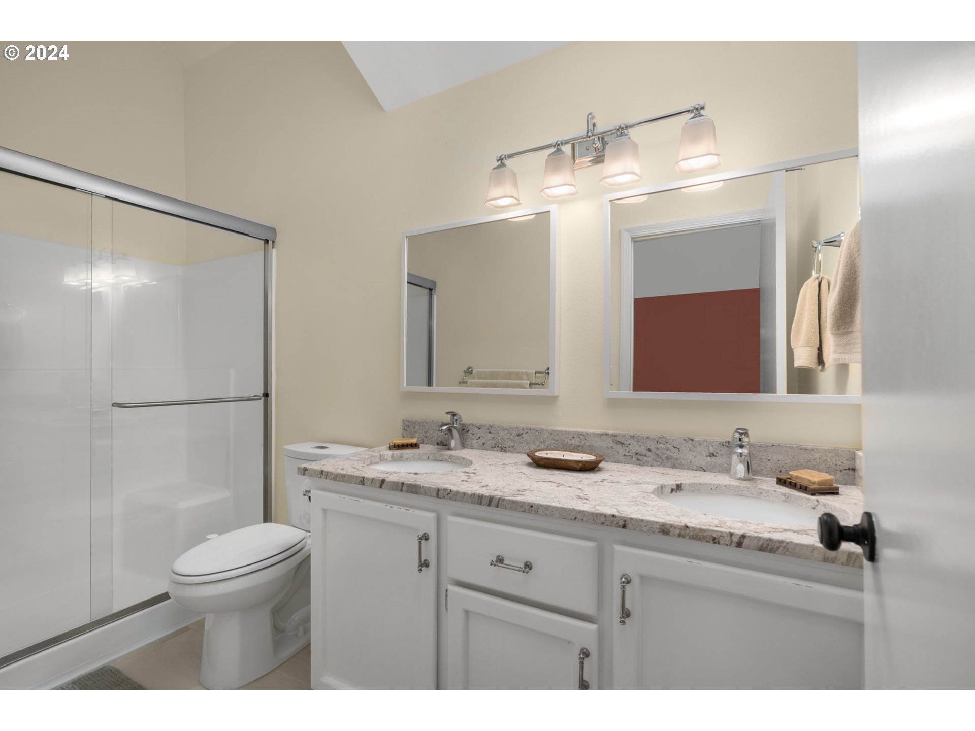 4645 Southwest Cameron Road Portland, OR 97221 - Photo 24 of 31 Gallery Image 24