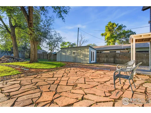a view of a house with backyard and sitting area