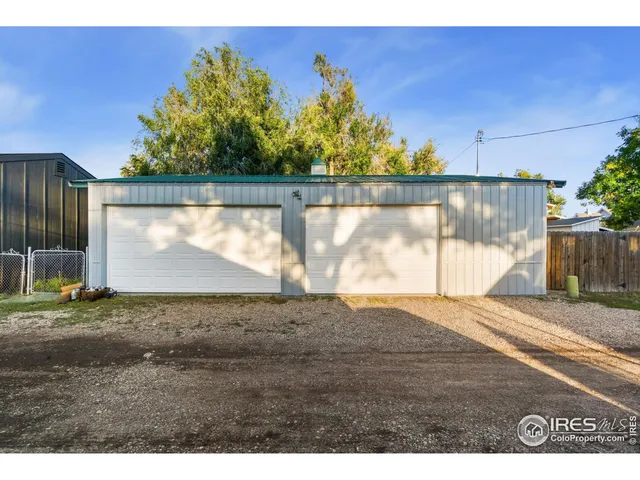a view of a yard with a house