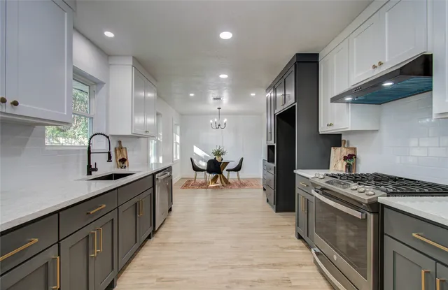 $299,999 | 2810 Spa Drive, Deer Park, TX 77536