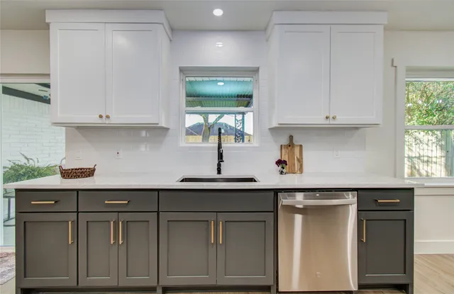 $299,999 | 2810 Spa Drive, Deer Park, TX 77536