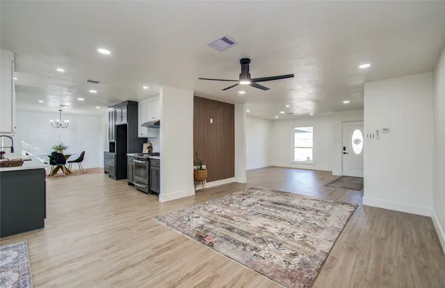 $299,999 | 2810 Spa Drive, Deer Park, TX 77536