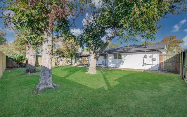 $299,999 | 2810 Spa Drive, Deer Park, TX 77536