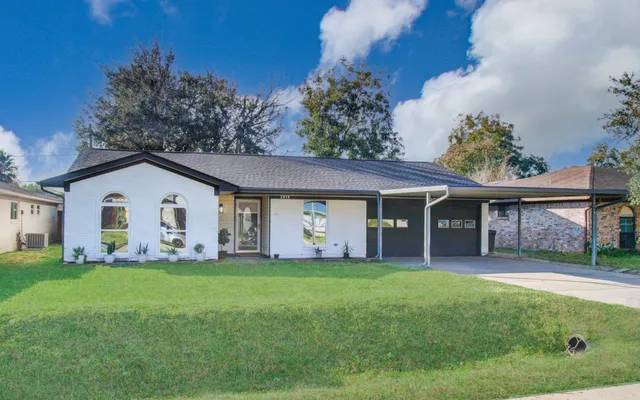 $299,999 | 2810 Spa Drive, Deer Park, TX 77536