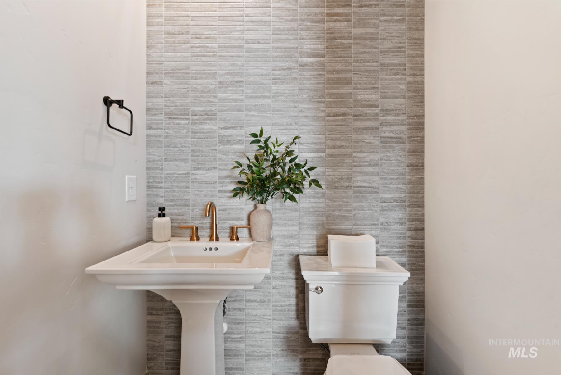 8530 West Graye Street, Unit SHASTA Meridian, ID 83646 - Photo 16 of 28 Bathroom with toilet and tile walls