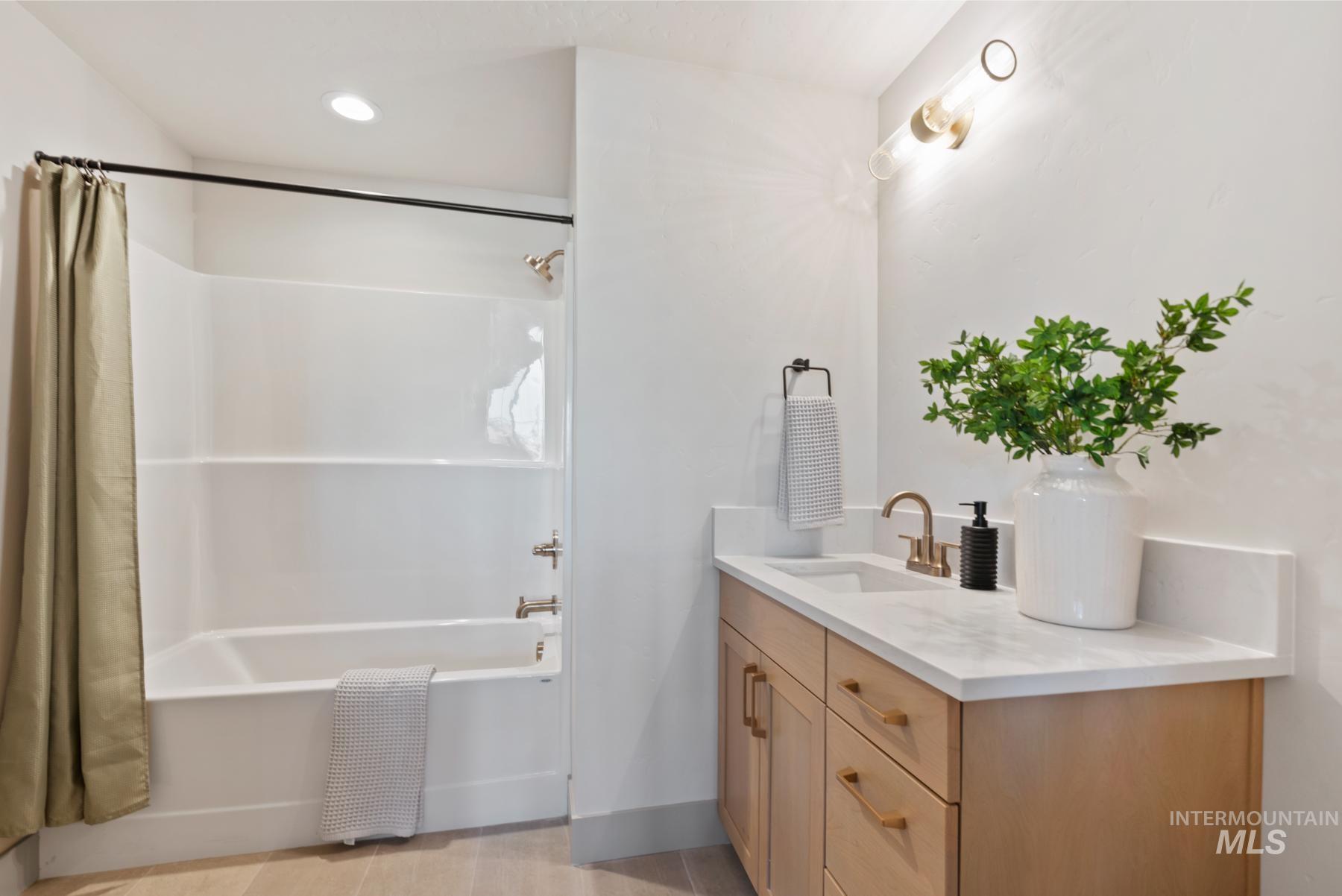 8530 West Graye Street, Unit SHASTA Meridian, ID 83646 - Photo 25 of 28 Full bath with shower / bath combo with shower curtain, vanity, and recessed lighting