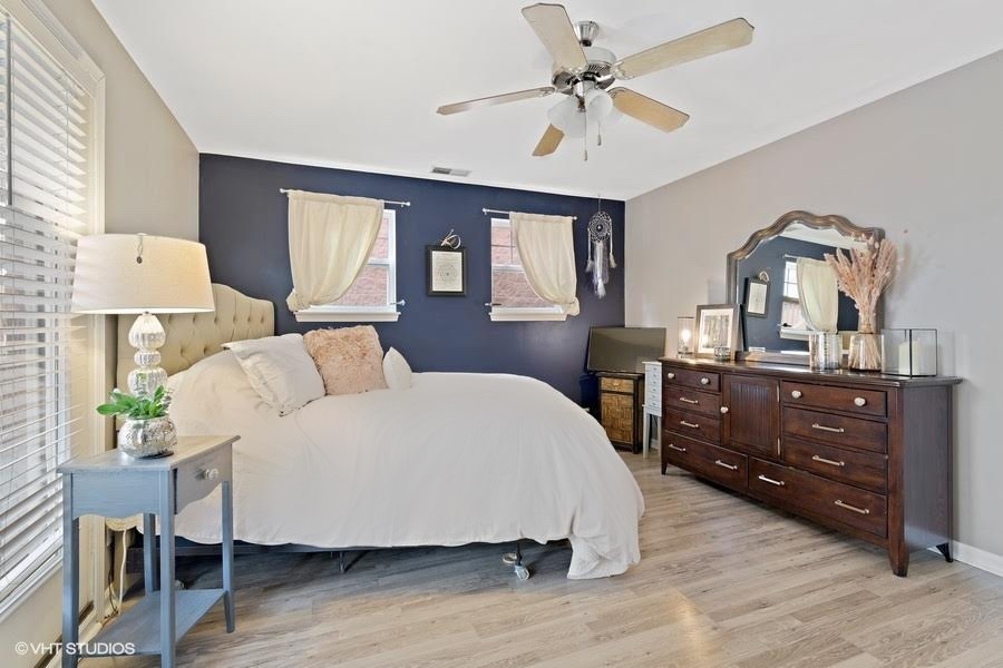 649 West Division Street, Unit B Chicago, IL 60610 - Photo 8 of 15 a bedroom with a bed and a dresser