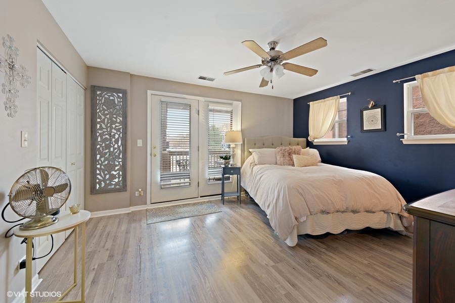 649 West Division Street, Unit B Chicago, IL 60610 - Photo 9 of 15 a bedroom with a bed and a window