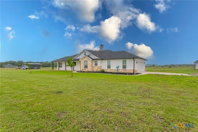 a view of a house with a yard