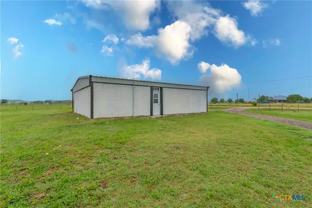 a view of a big room with a big yard