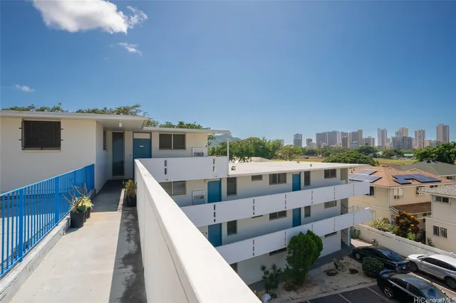 $7,500,000 | 2636 Maunawai Place, Honolulu, HI 96826