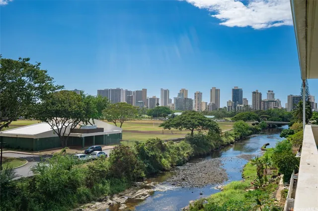 $7,500,000 | 2636 Maunawai Place, Honolulu, HI 96826