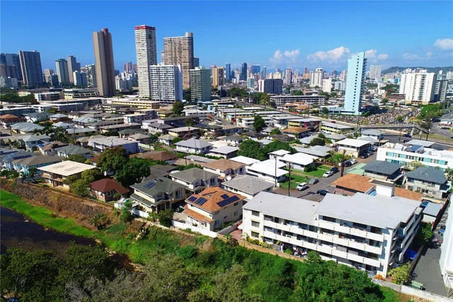 $7,500,000 | 2636 Maunawai Place, Honolulu, HI 96826