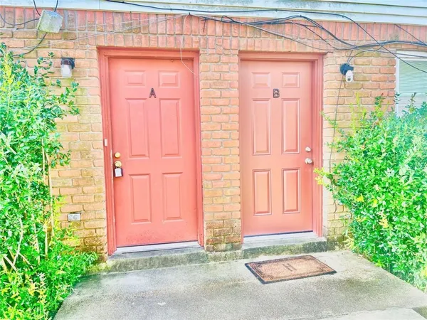 $1,200 | 4120 Lac Bienville Drive, Unit B, Harvey, LA 70058