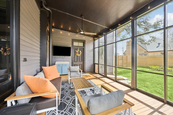 $1,125,000 | 602 South Market Street, Brenham, TX 77833