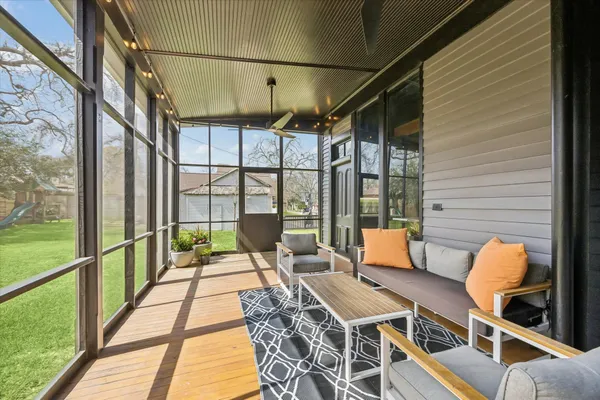 $1,125,000 | 602 South Market Street, Brenham, TX 77833