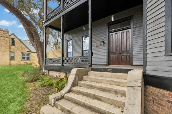 $1,125,000 | 602 South Market Street, Brenham, TX 77833