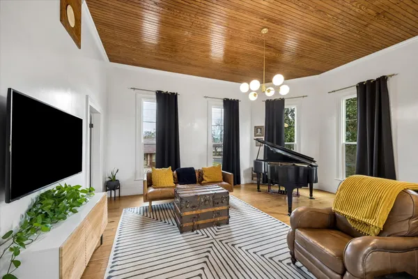 $1,125,000 | 602 South Market Street, Brenham, TX 77833