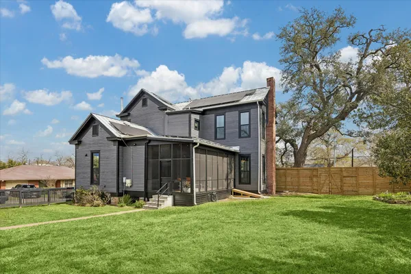 $1,125,000 | 602 South Market Street, Brenham, TX 77833