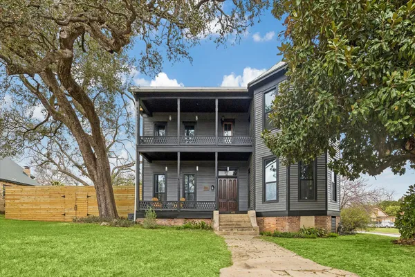 $1,125,000 | 602 South Market Street, Brenham, TX 77833