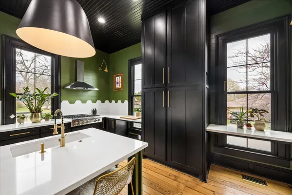 $1,125,000 | 602 South Market Street, Brenham, TX 77833