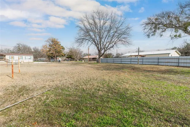 a view of a yard with a tree