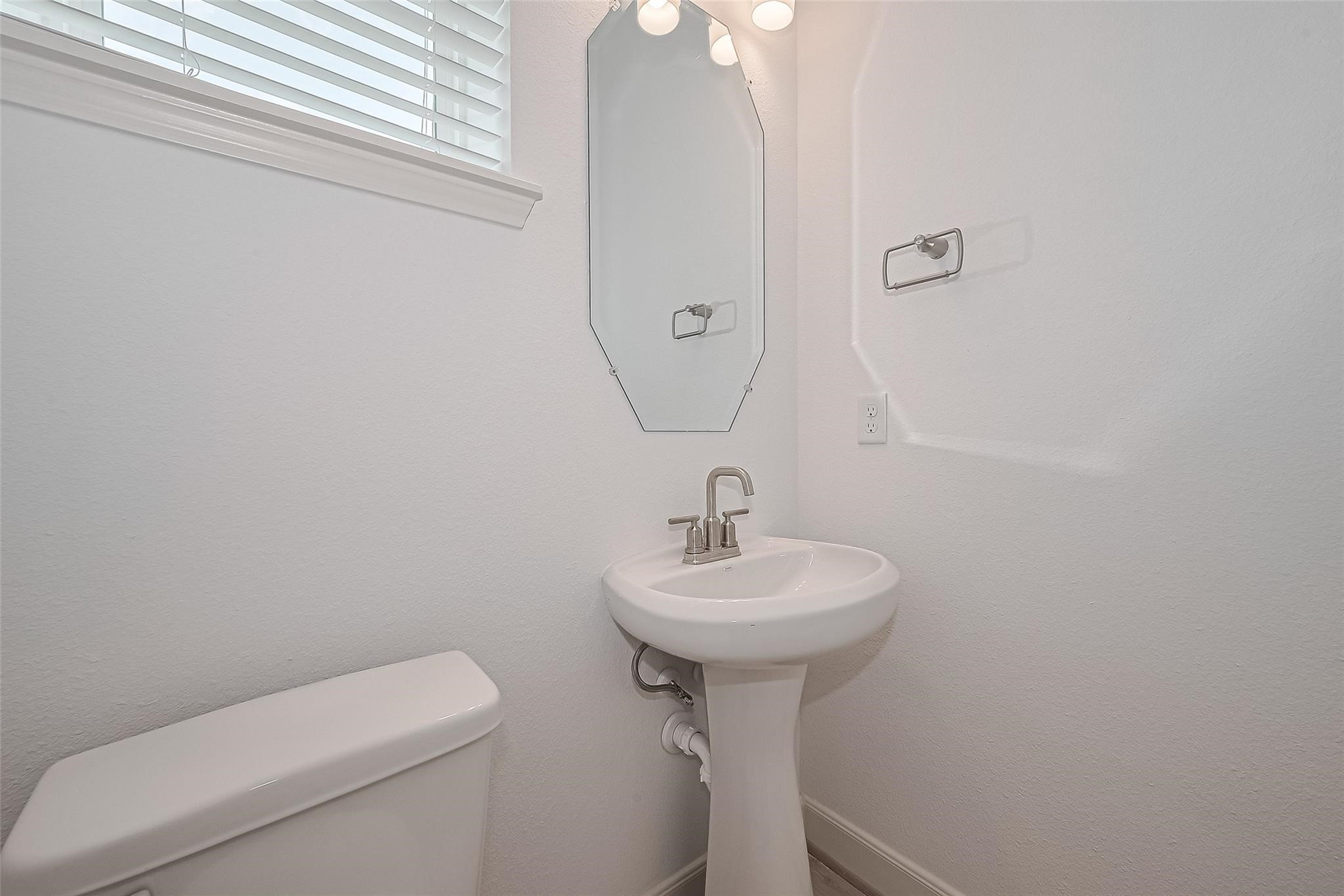 8913 Grovner Place Houston, TX 77080 - Photo 13 of 44