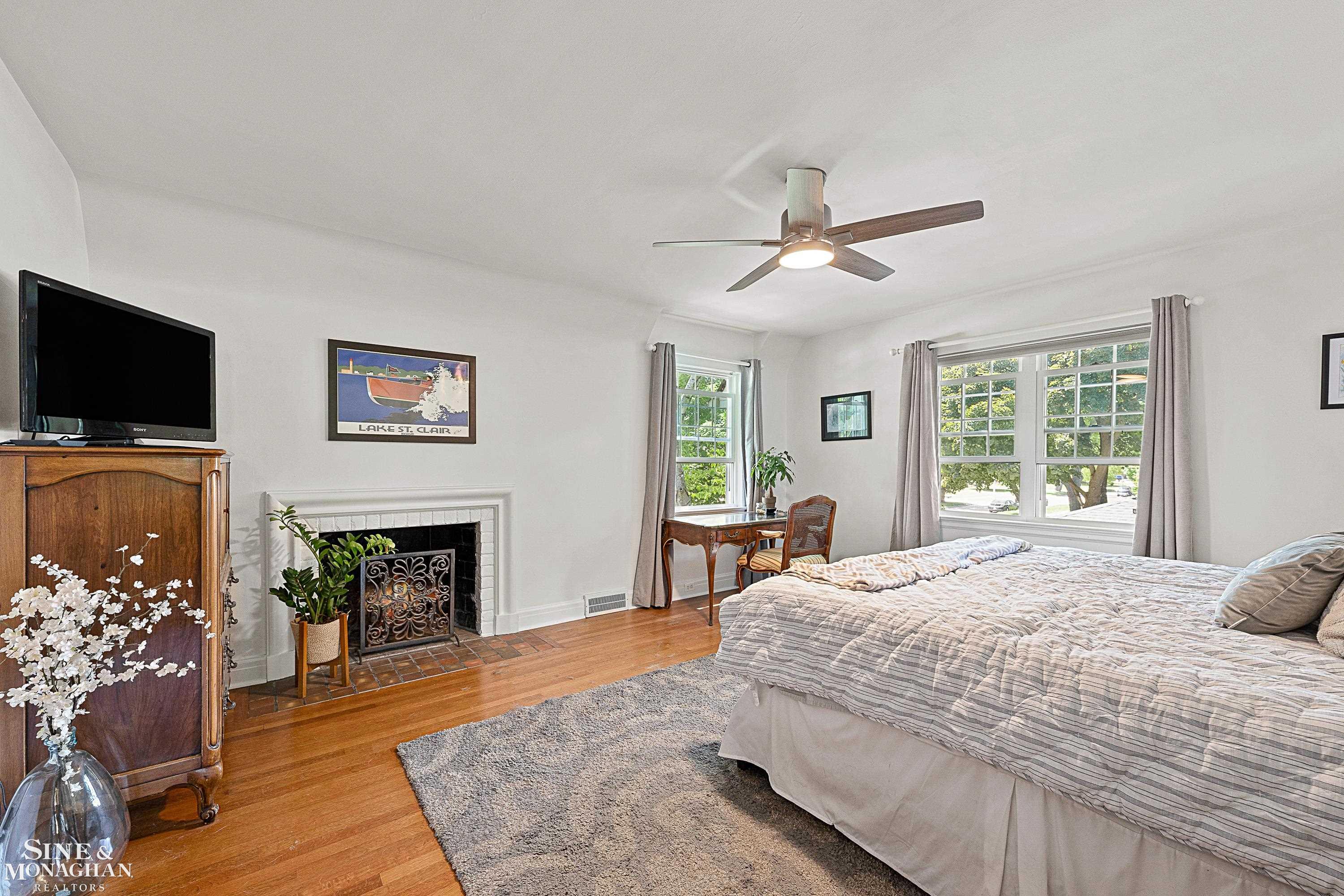 100 Roslyn Road Grosse Pointe, MI 48236 - Photo 26 of 55 50146078-0f46f0ea-8dbe-4ff9-bc43-7a42d9b53ca4.JPG