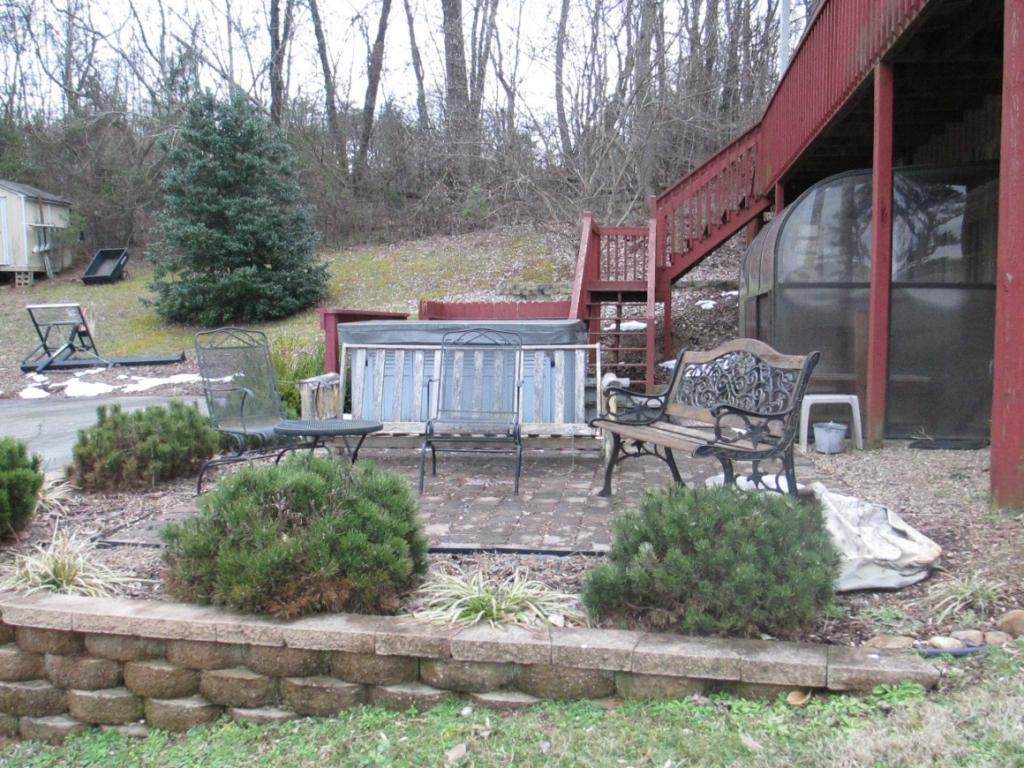 429 Beck Road Piney Flats, TN 37686 - Photo 3 of 36 Meditate space