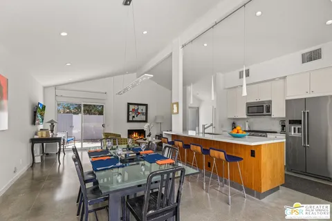 $1,095,000 | 541 North Cantera Circle, Palm Springs, CA 92262