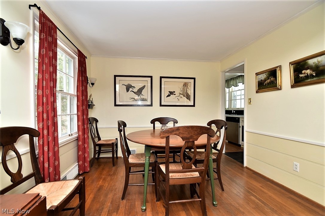 37125 Jackson Road Chagrin Falls, OH 44022 - Photo 8 of 29 Dining room with door to kitchen