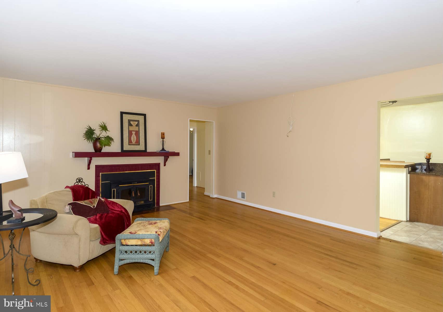 6828 Redberry Road Clarksville, MD 21029 - Photo 5 of 30 Living Room