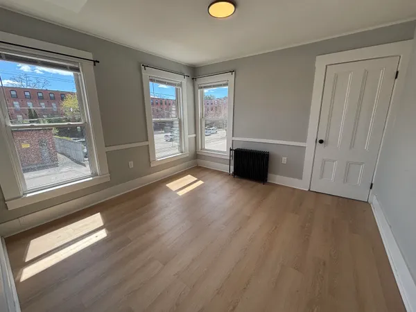 $2,600 | 162 Front Street, Exeter, NH 03833