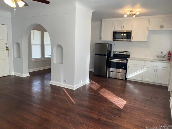 $1,250 | 152 Harrigan Court, Unit 2, Alamo Heights, TX 78209