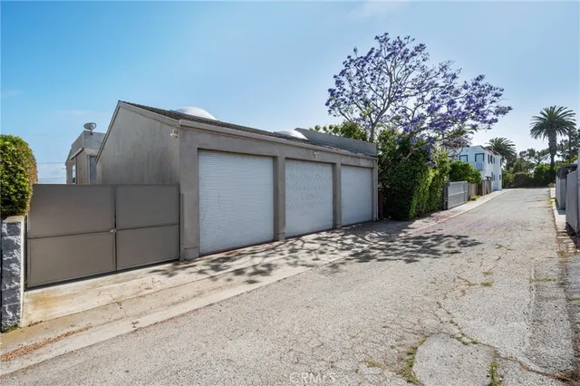 a view of a pathway both side of a house