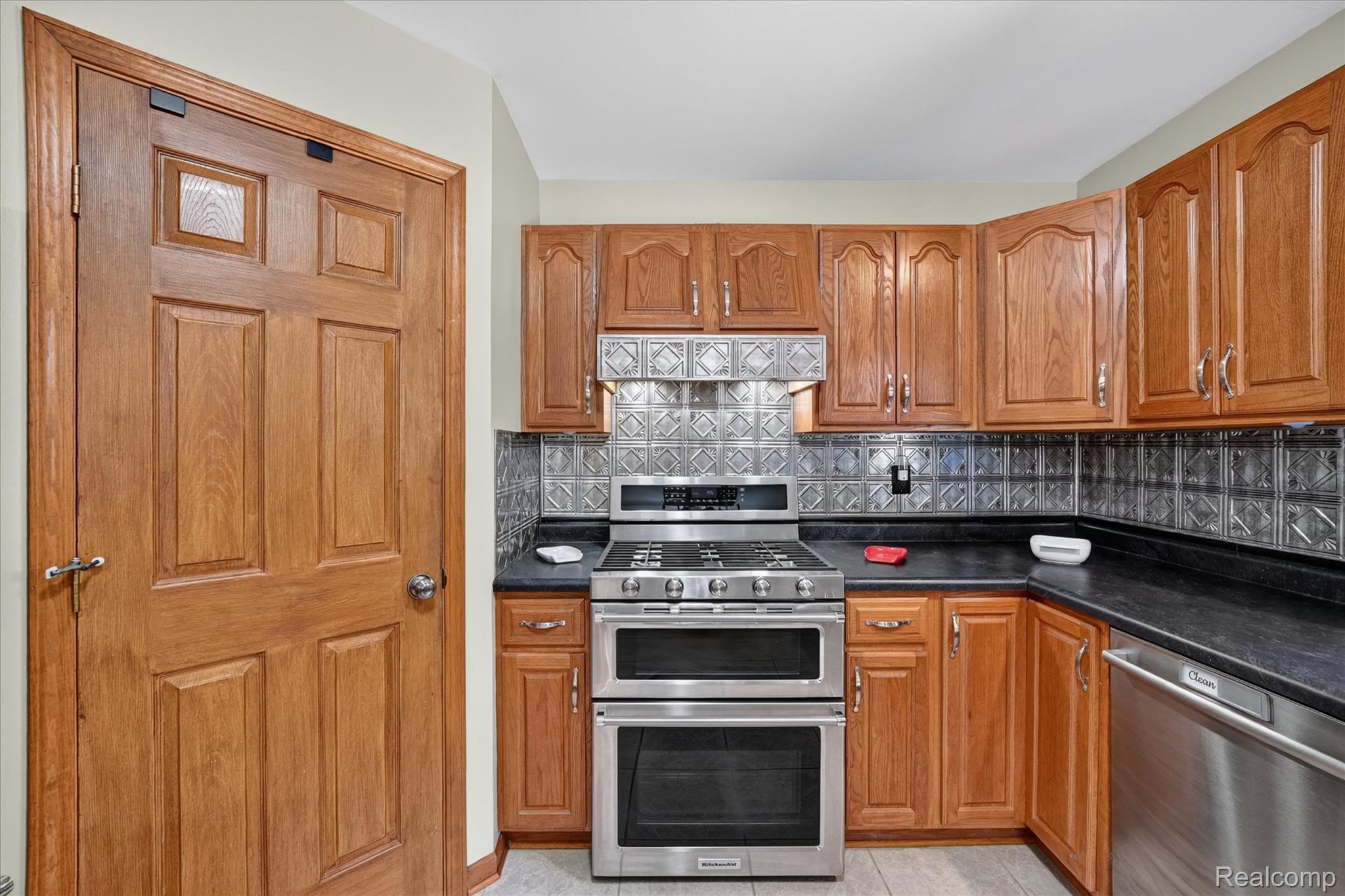 5766 West Newburg Road Carleton, MI 48117 - Photo 18 of 53 24-5766-W-Newburg-Rd-Carleton-WindowStill.jpg
