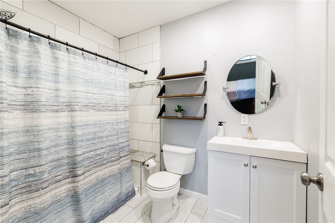 163 Park Road Irondequoit, NY 14622 - Photo 14 of 23 Primary Bath
